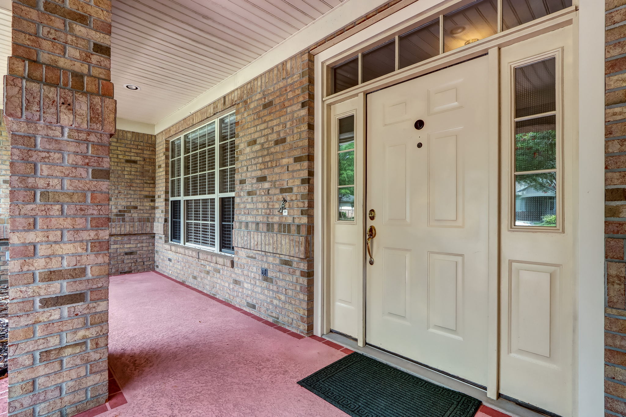 Front Porch/Entrance