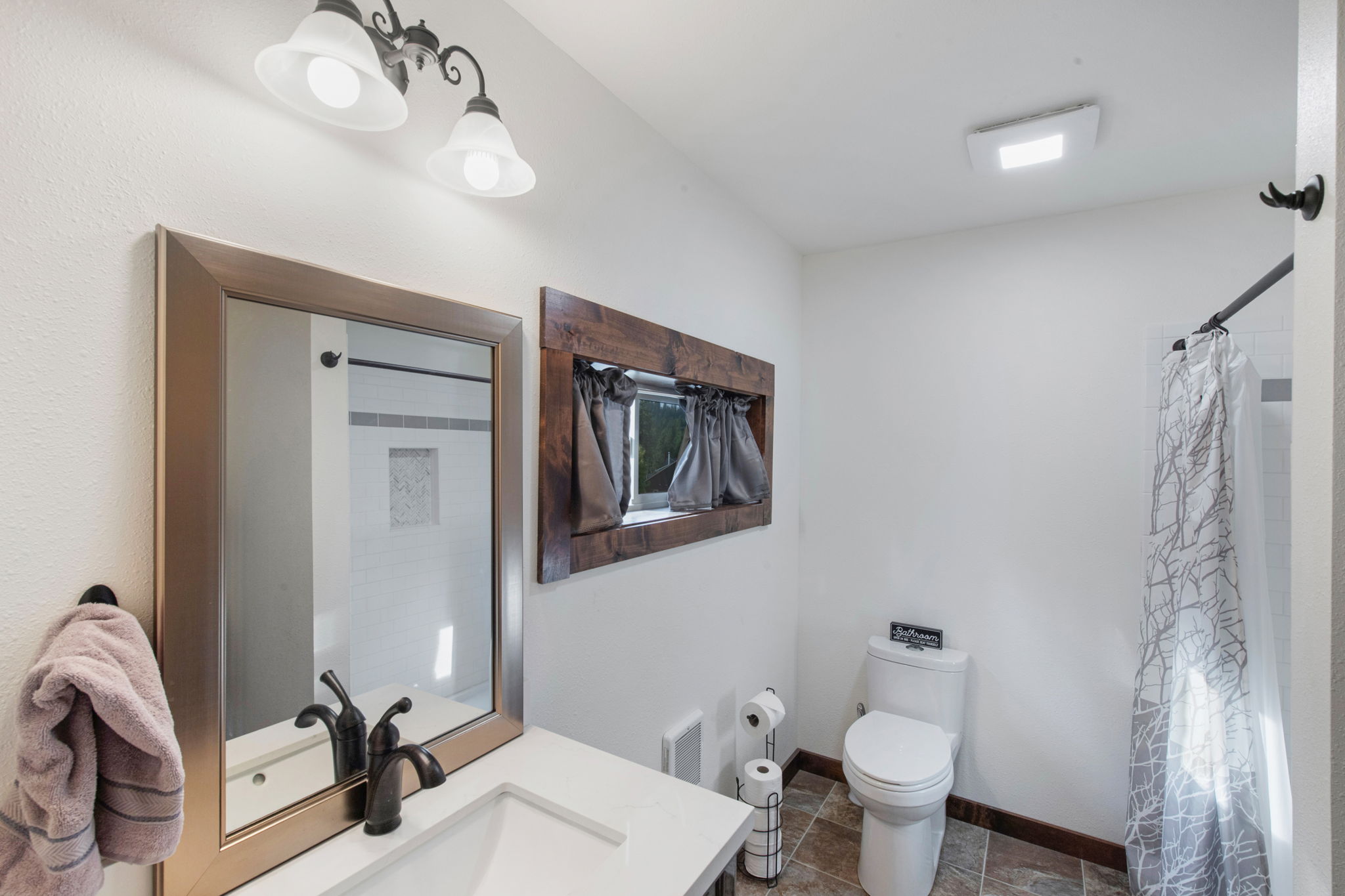 Shop Guest Space Bathroom-1