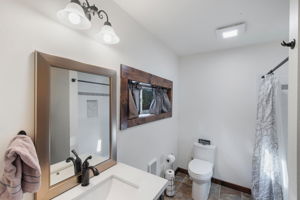 Shop Guest Space Bathroom-1
