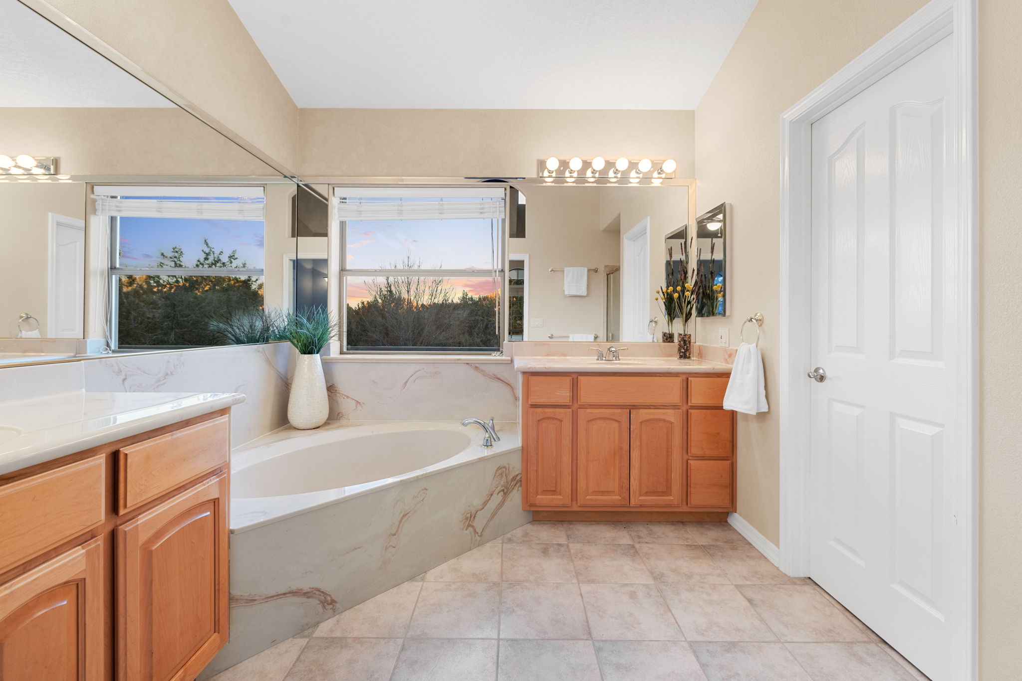 Owner's Garden Tub & Sep. Vanities