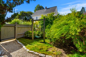 139 Clinton St, Portsmouth, NH 03801, USA Photo 2
