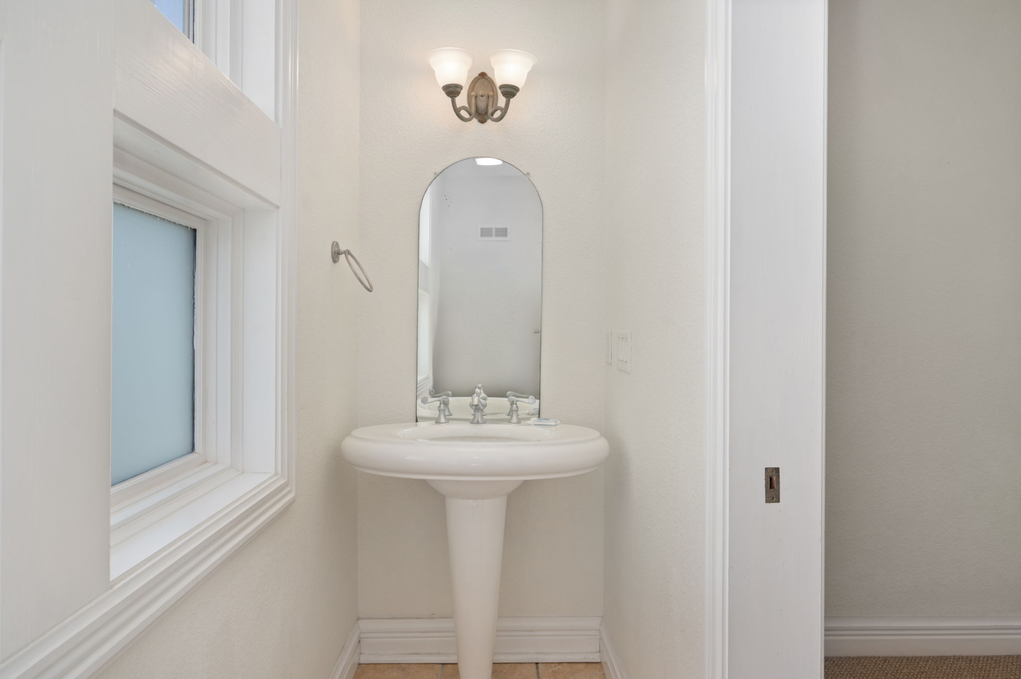 139-Olde-Duck-Rd-ML-Landing-Half-Bath