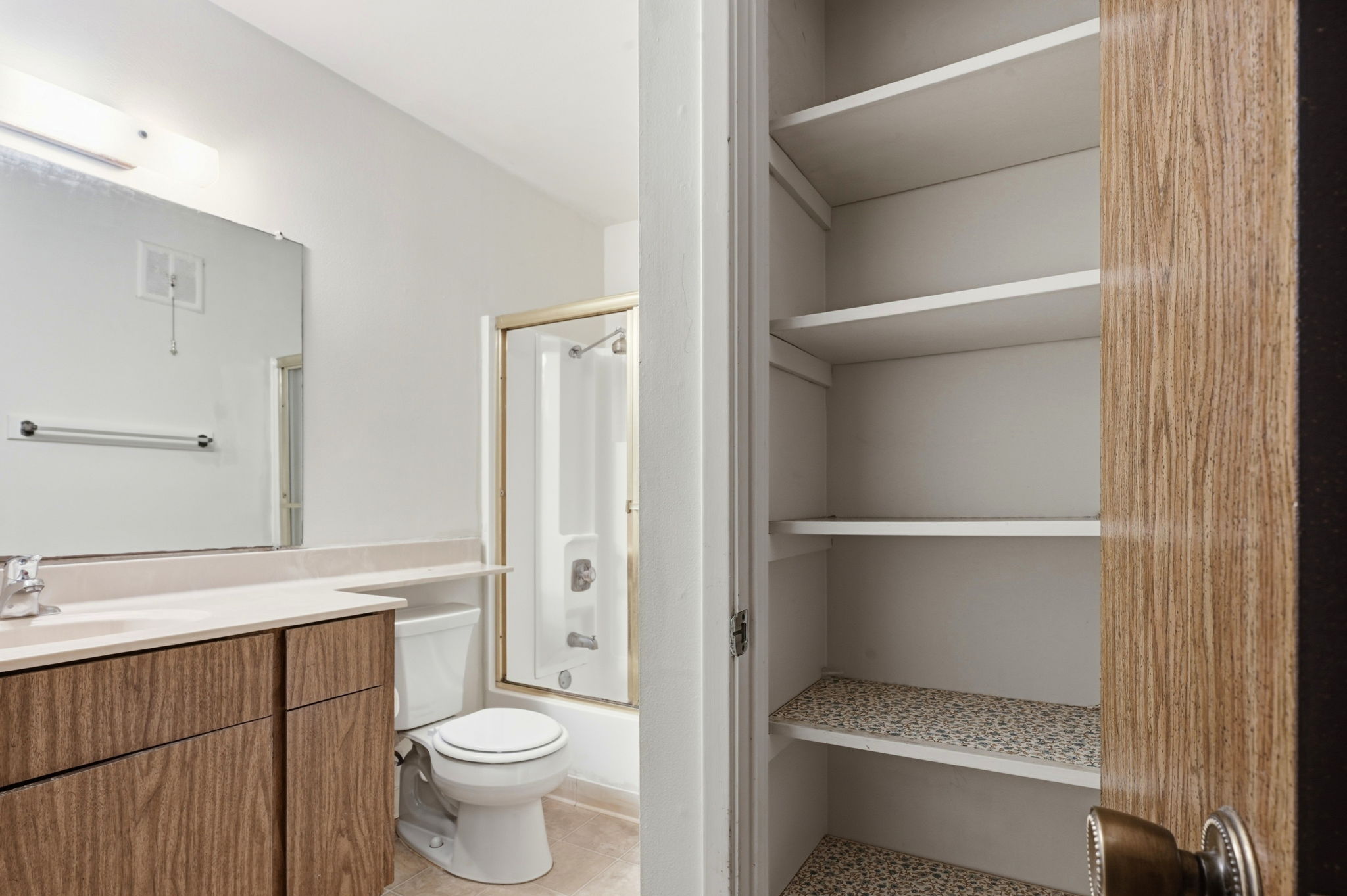 022_f8_139 Piccadilly Pl H