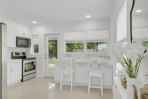 Kitchen/Breakfast Bar
