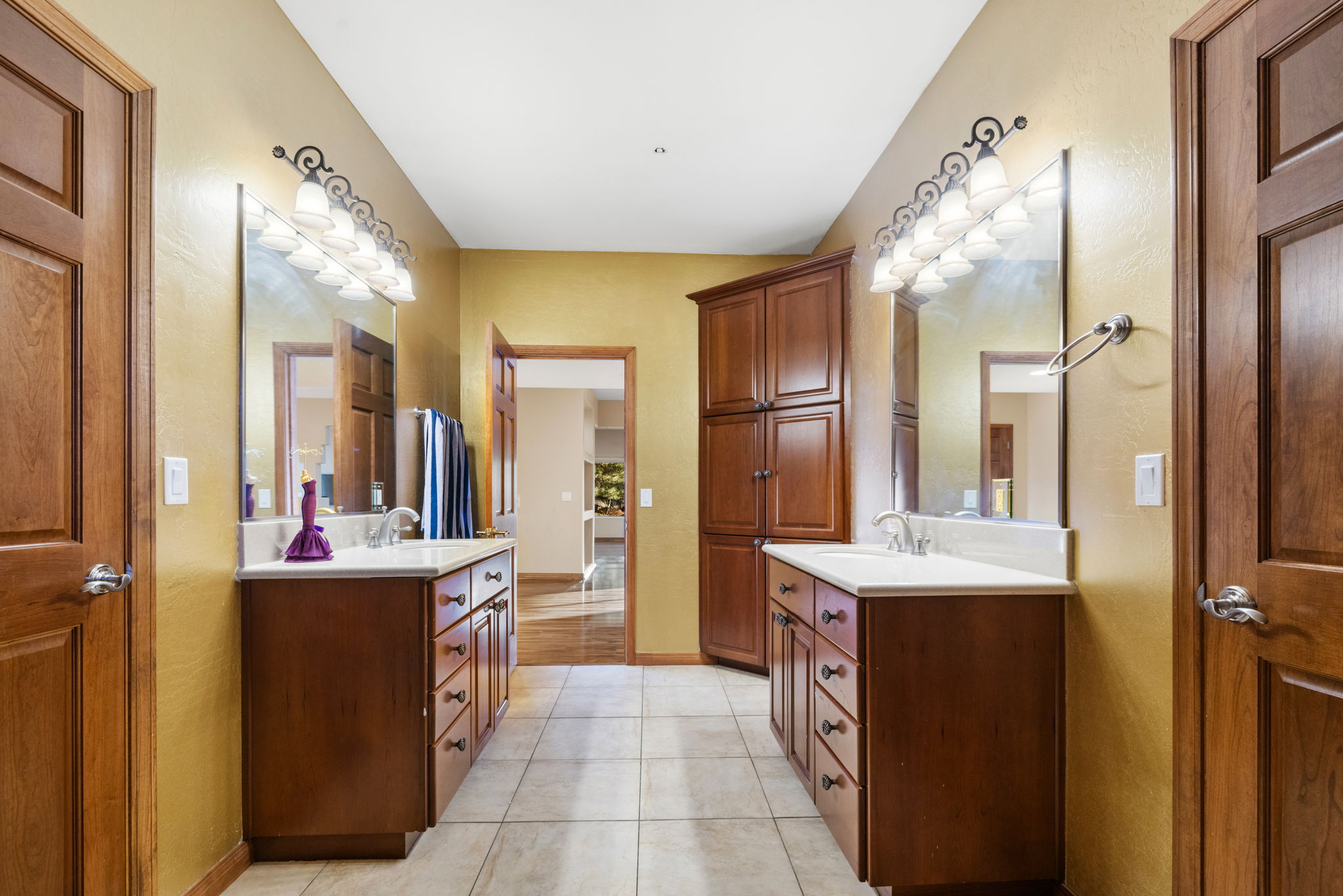 Jack and Jill Bathroom_1