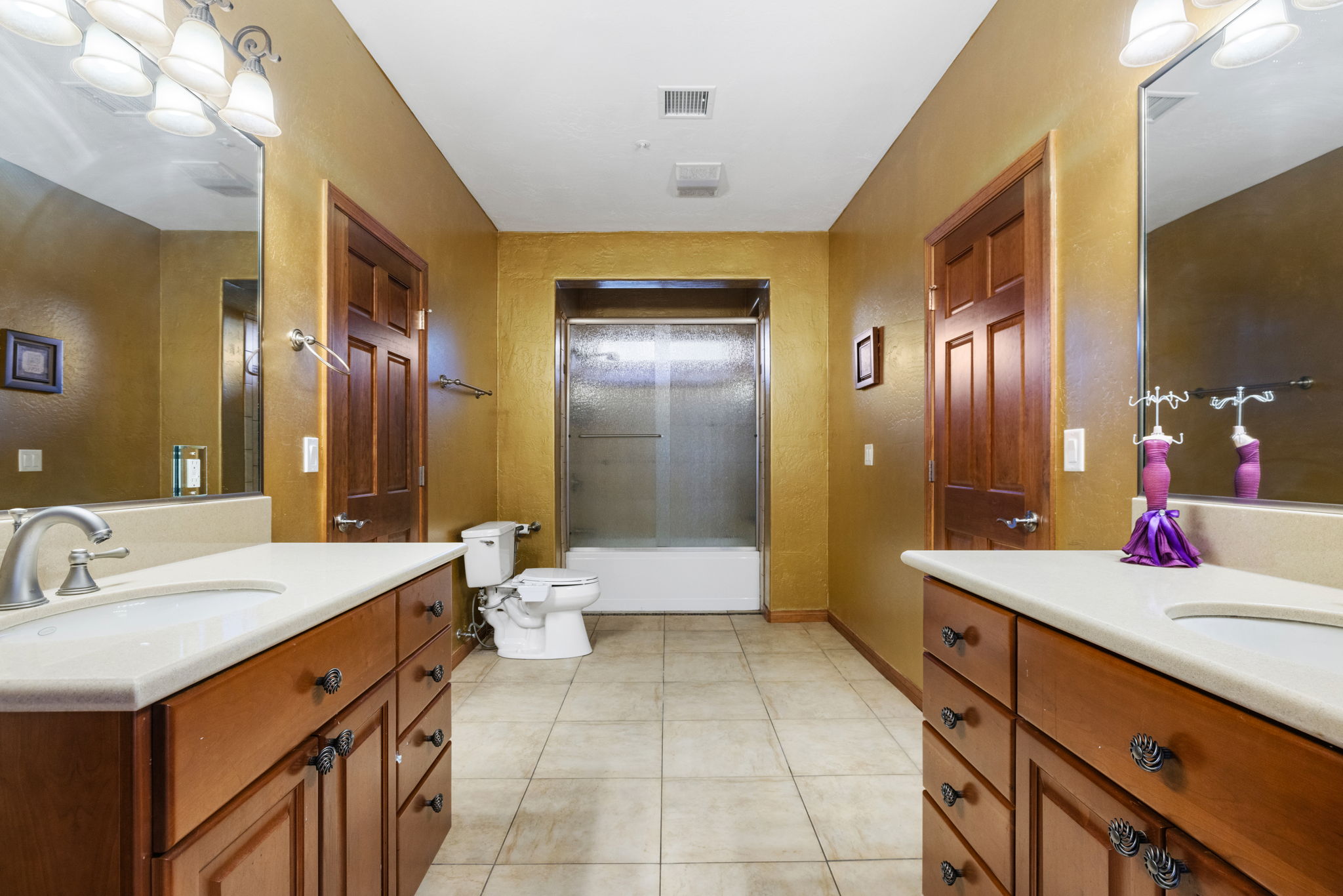 Jack and Jill Bathroom_3