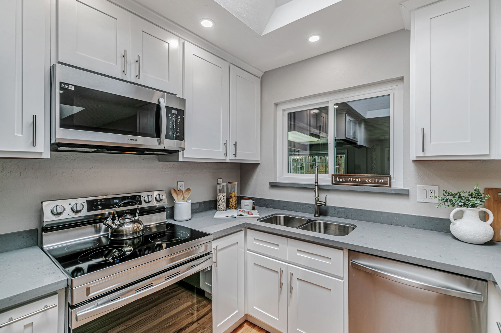 023_1390 Pointe Claire Dr_
