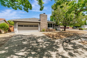 002_1390 Pointe Claire Dr_