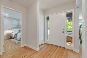 008_1390 Pointe Claire Dr_