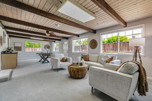 011_1390 Pointe Claire Dr_