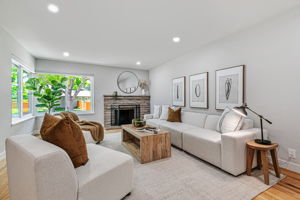 015_1390 Pointe Claire Dr_