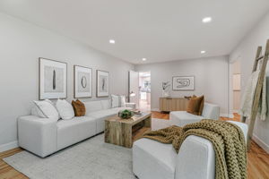 016_1390 Pointe Claire Dr_
