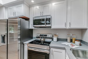 024_1390 Pointe Claire Dr_