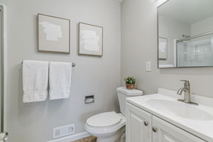 038_1390 Pointe Claire Dr_
