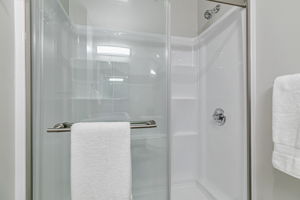 039_1390 Pointe Claire Dr_