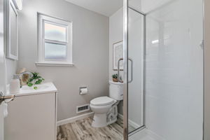 040_1390 Pointe Claire Dr_