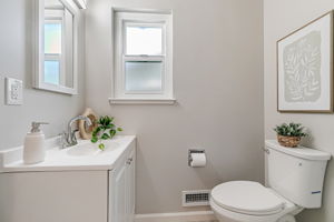 041_1390 Pointe Claire Dr_