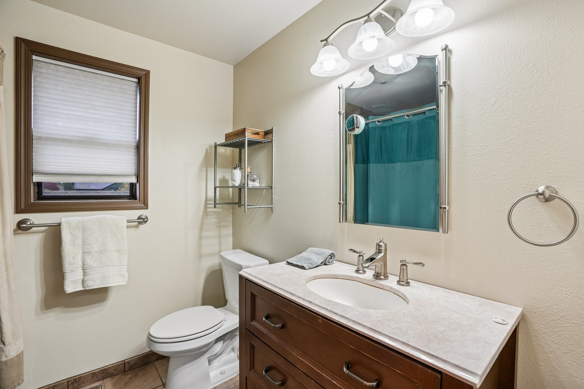 NE 7th Way-S2304-018.jpg