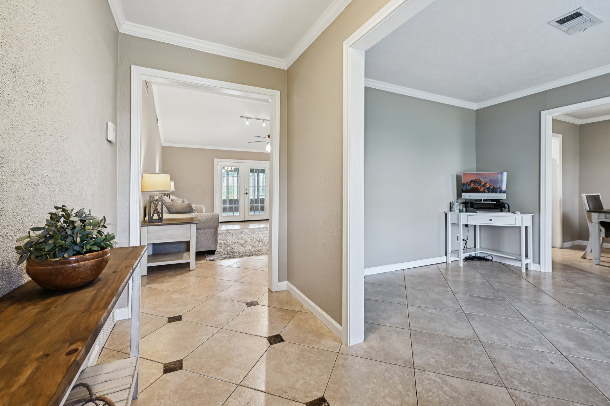 Country Side St-S2503-011.jpg