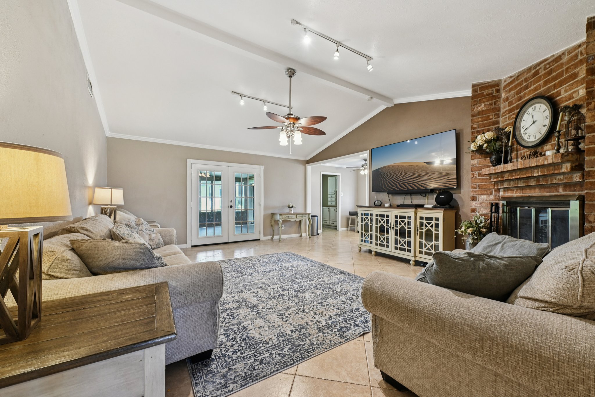 Country Side St-S2503-016.jpg