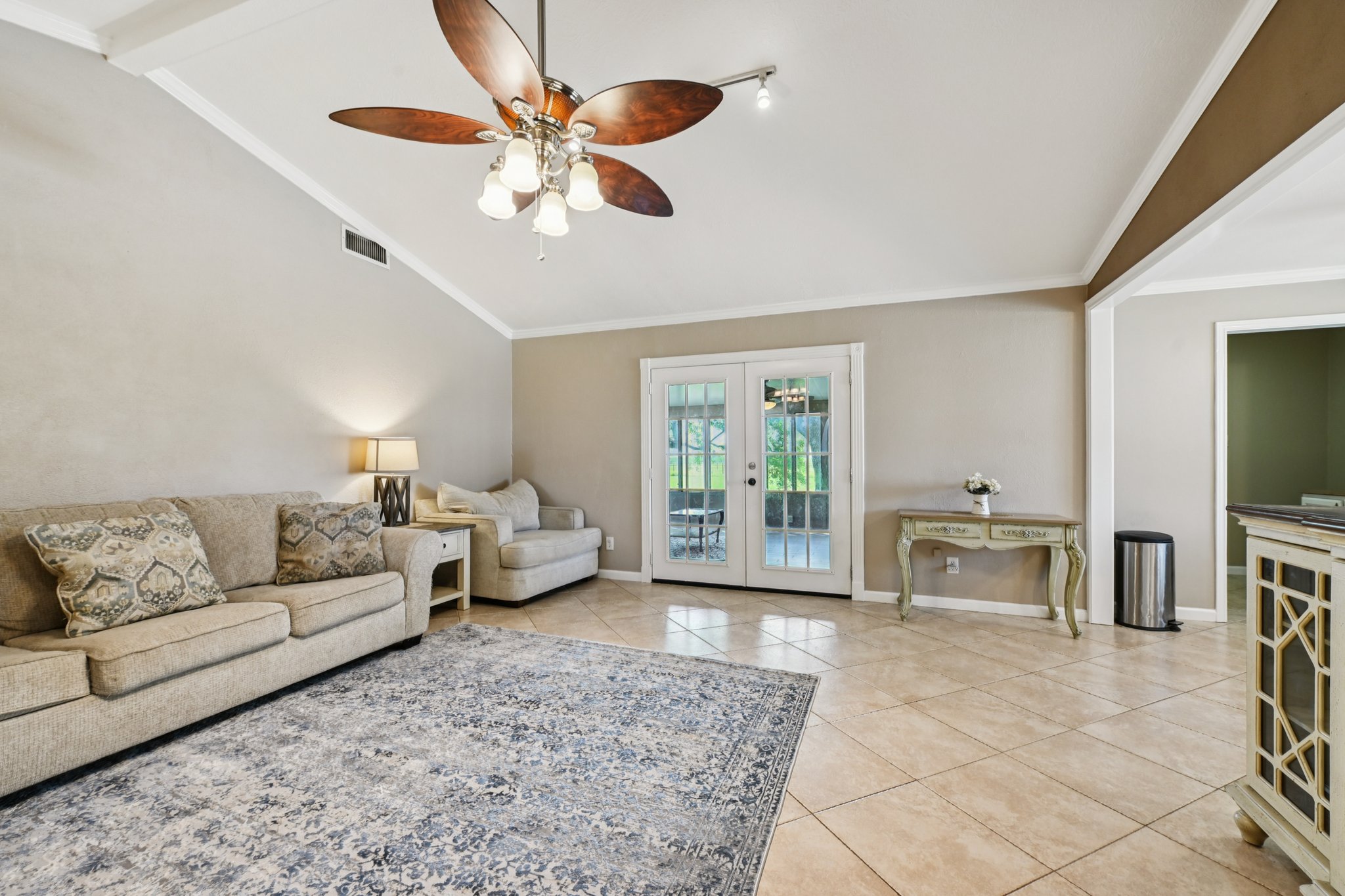 Country Side St-S2503-020.jpg