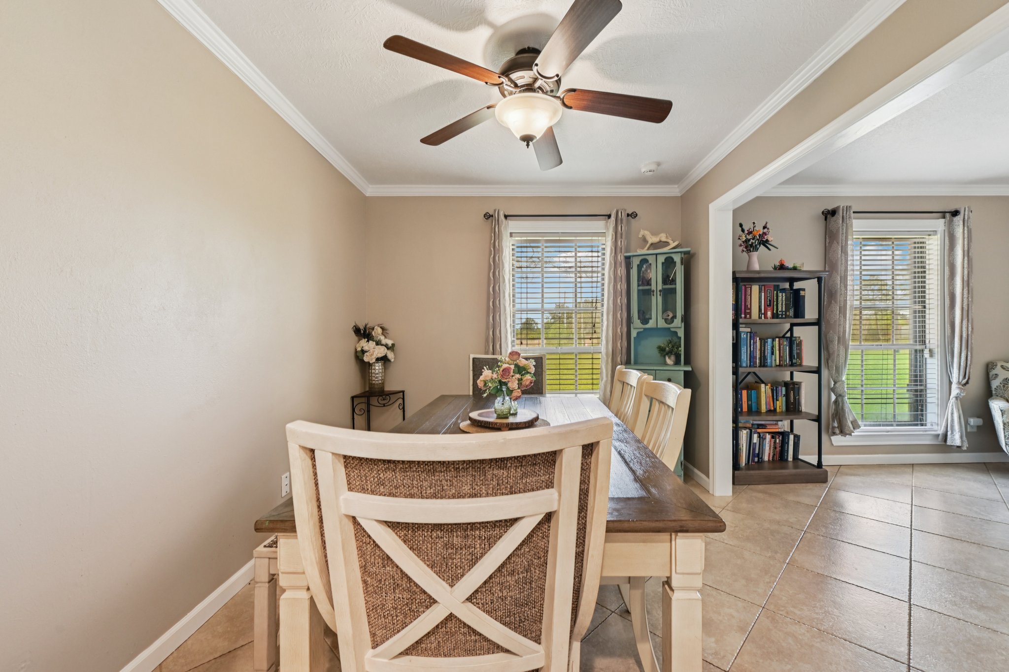 Country Side St-S2503-022.jpg