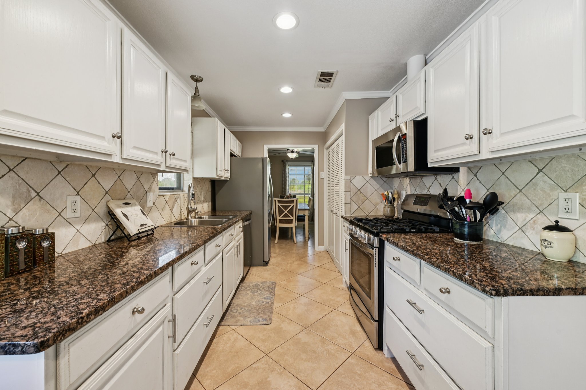 Country Side St-S2503-024.jpg