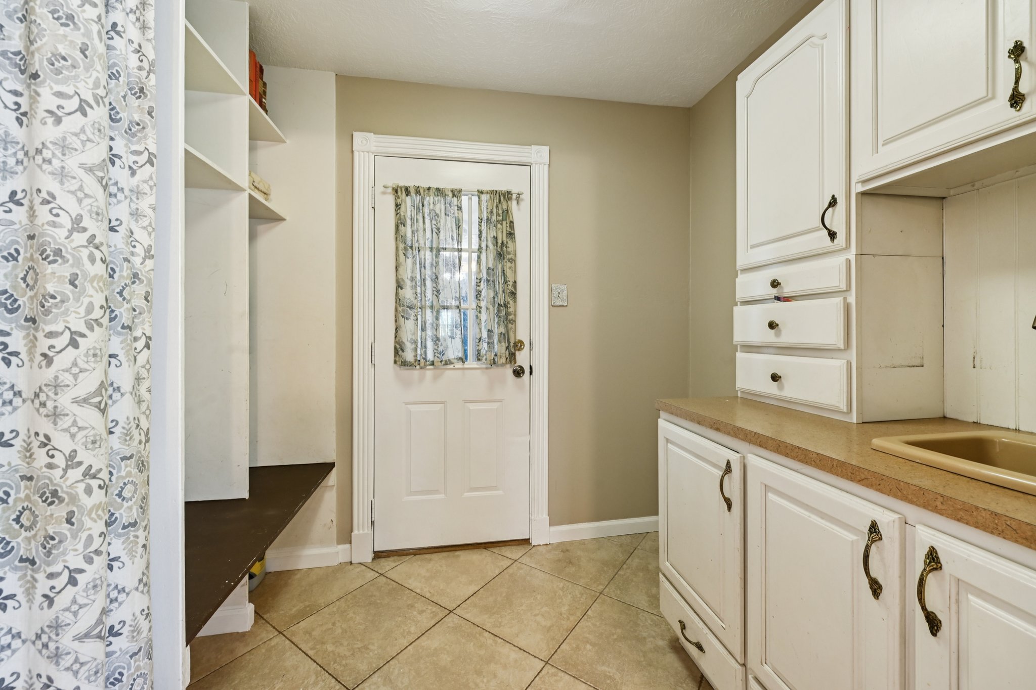 Country Side St-S2503-028.jpg