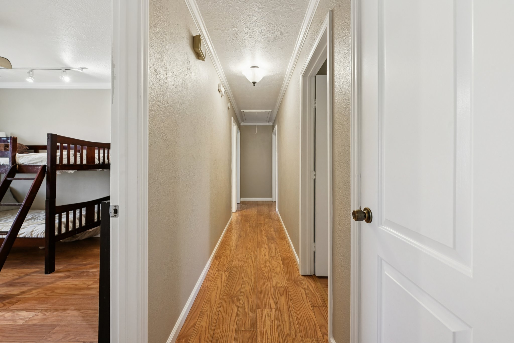 Country Side St-S2503-030.jpg