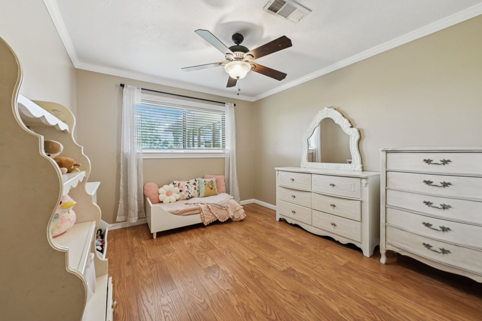 Country Side St-S2503-033.jpg