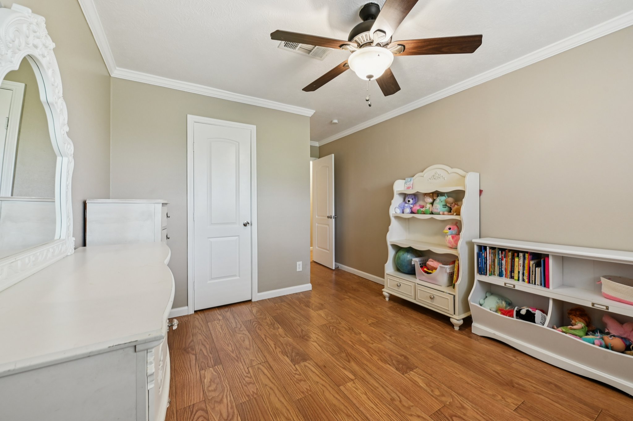 Country Side St-S2503-034.jpg