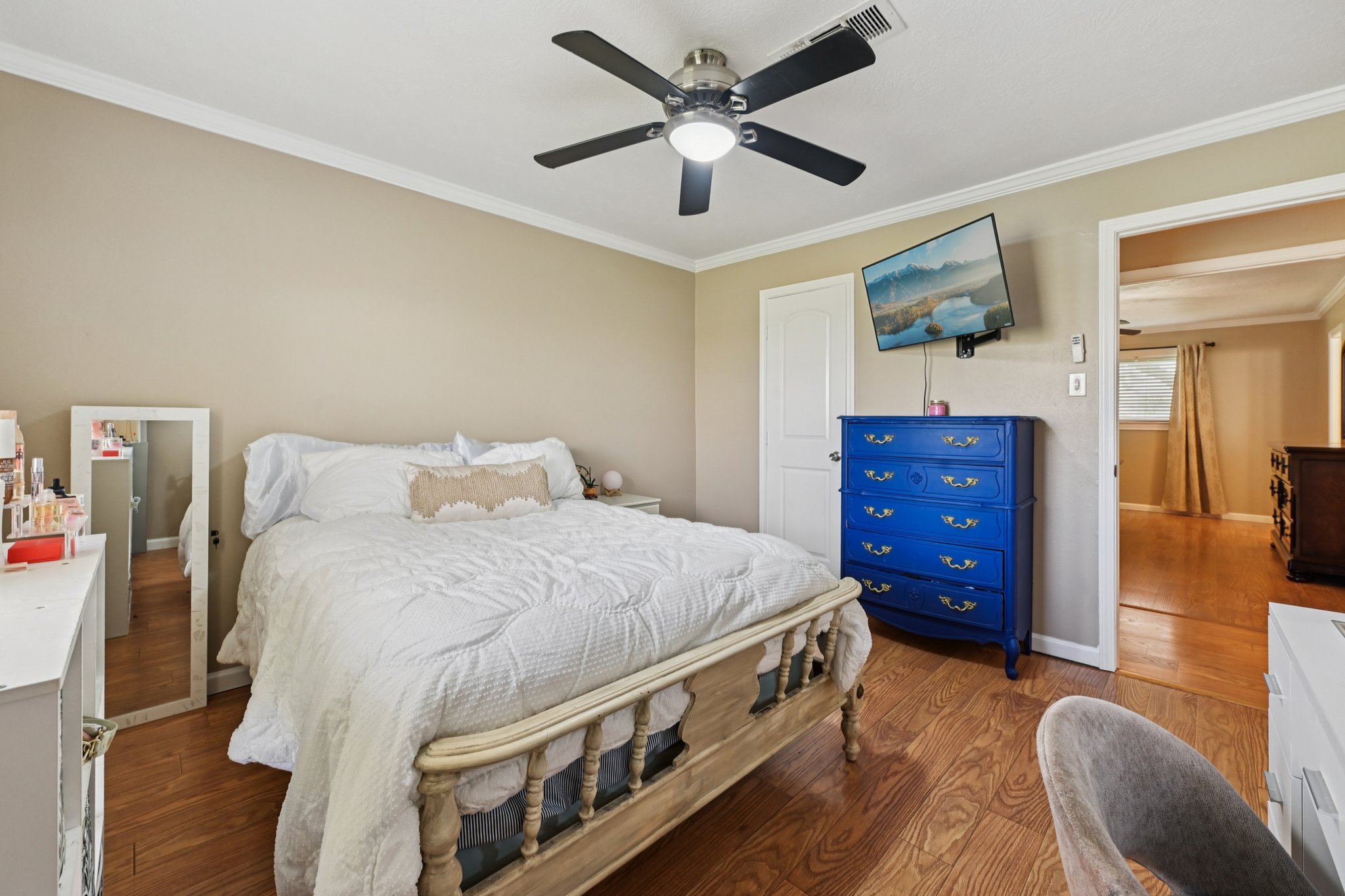 Country Side St-S2503-038.jpg