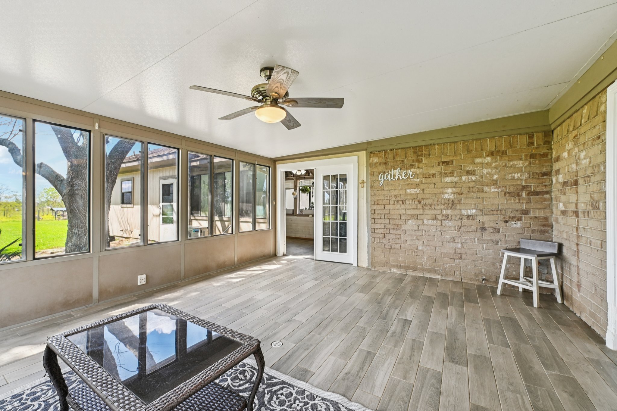 Country Side St-S2503-044.jpg