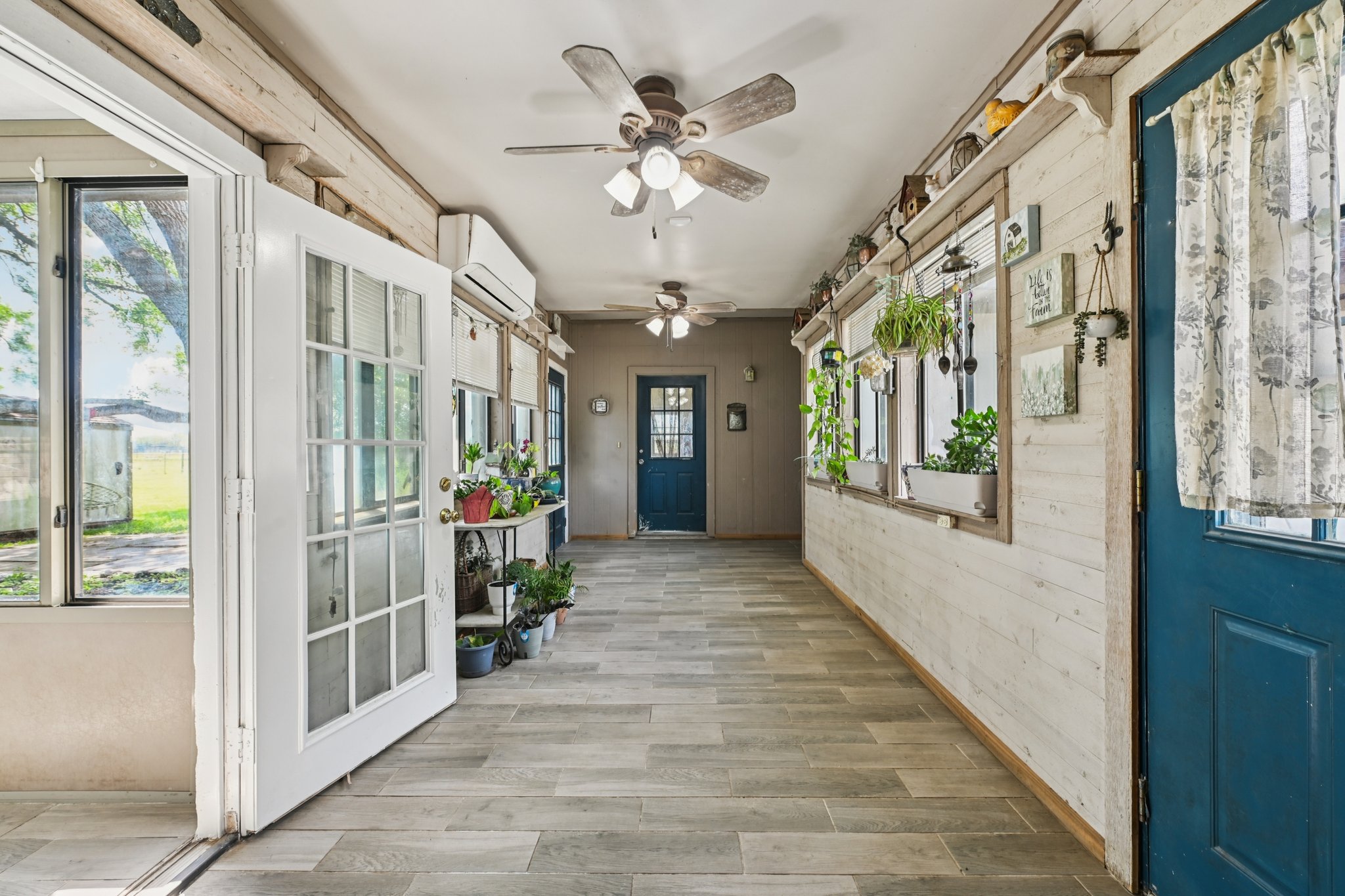 Country Side St-S2503-046.jpg