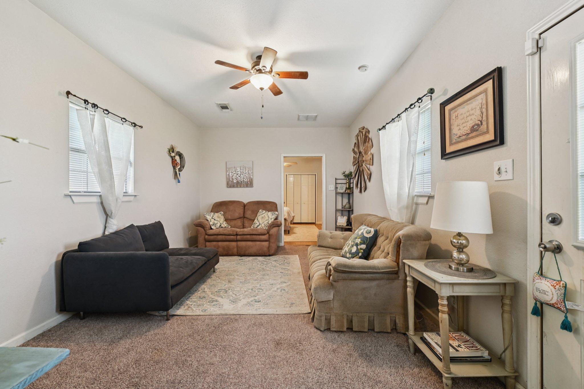 Country Side St-S2503-058.jpg