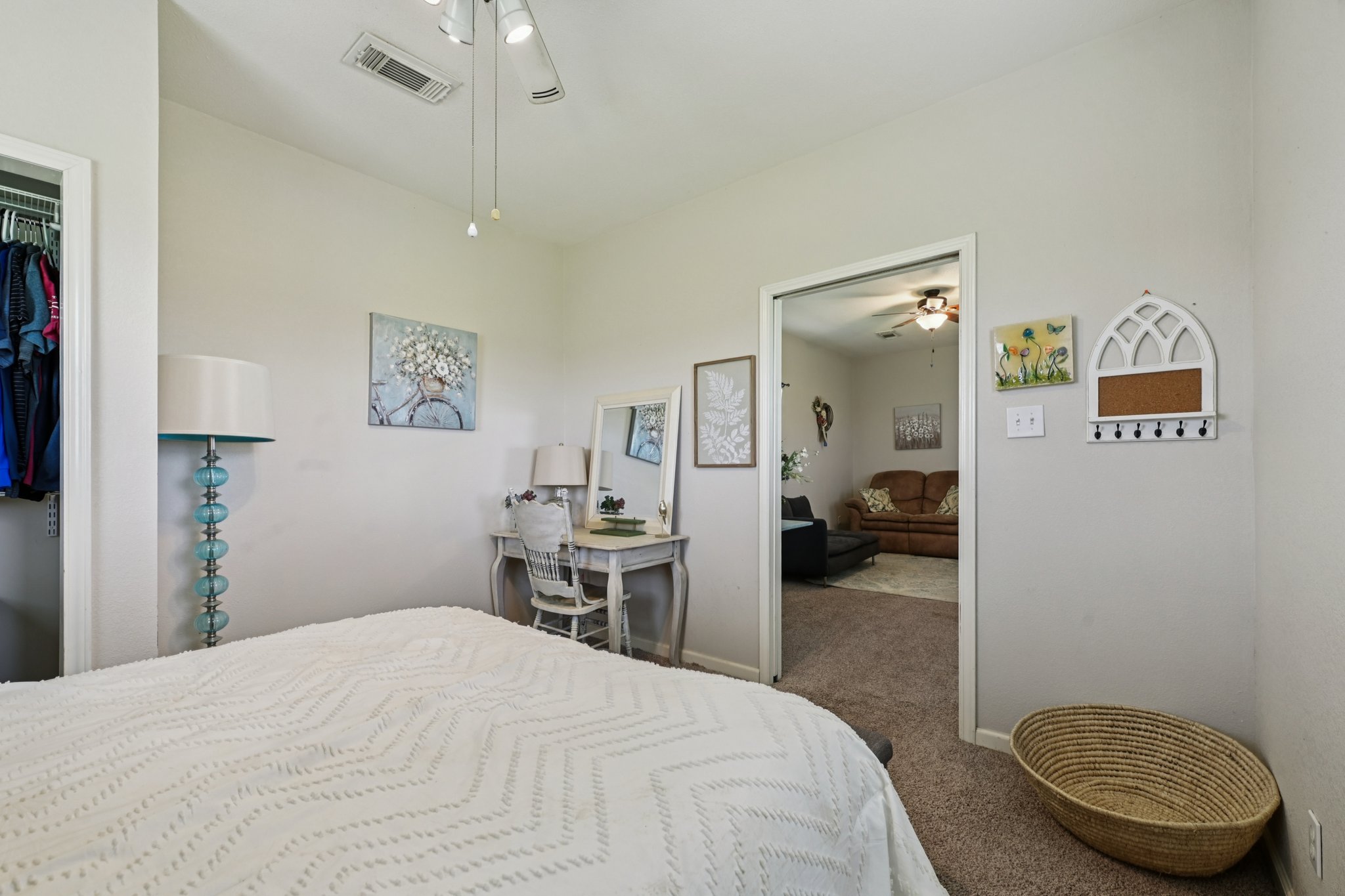 Country Side St-S2503-060.jpg