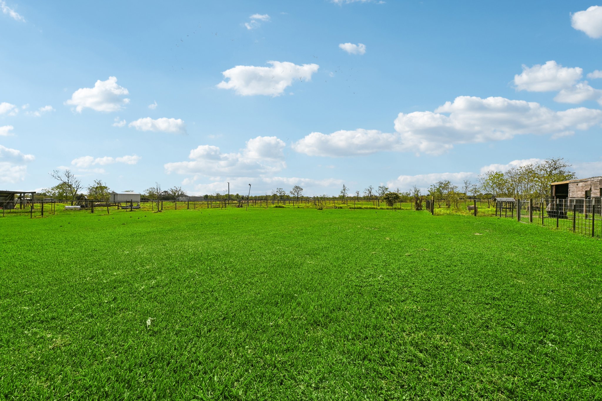 Country Side St-S2503-064.jpg