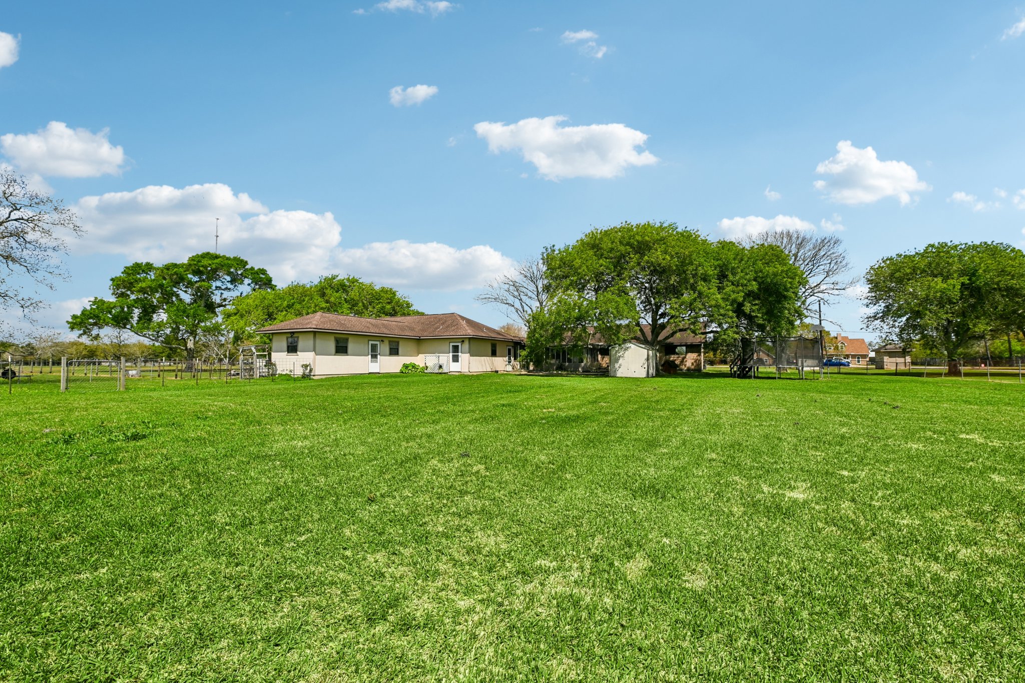 Country Side St-S2503-065.jpg