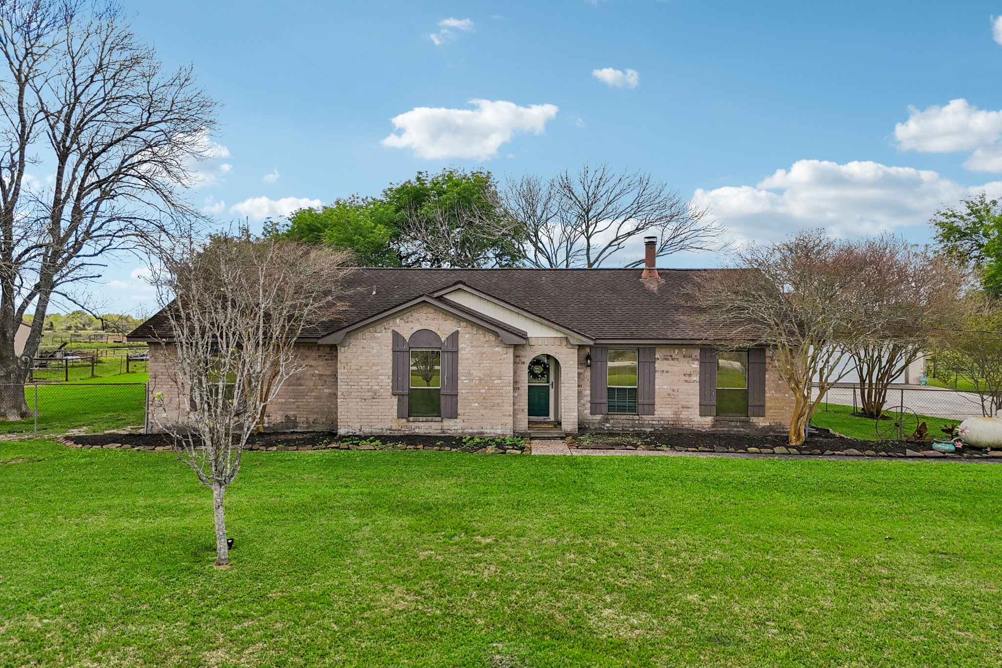 Country Side St-S2503-068.jpg