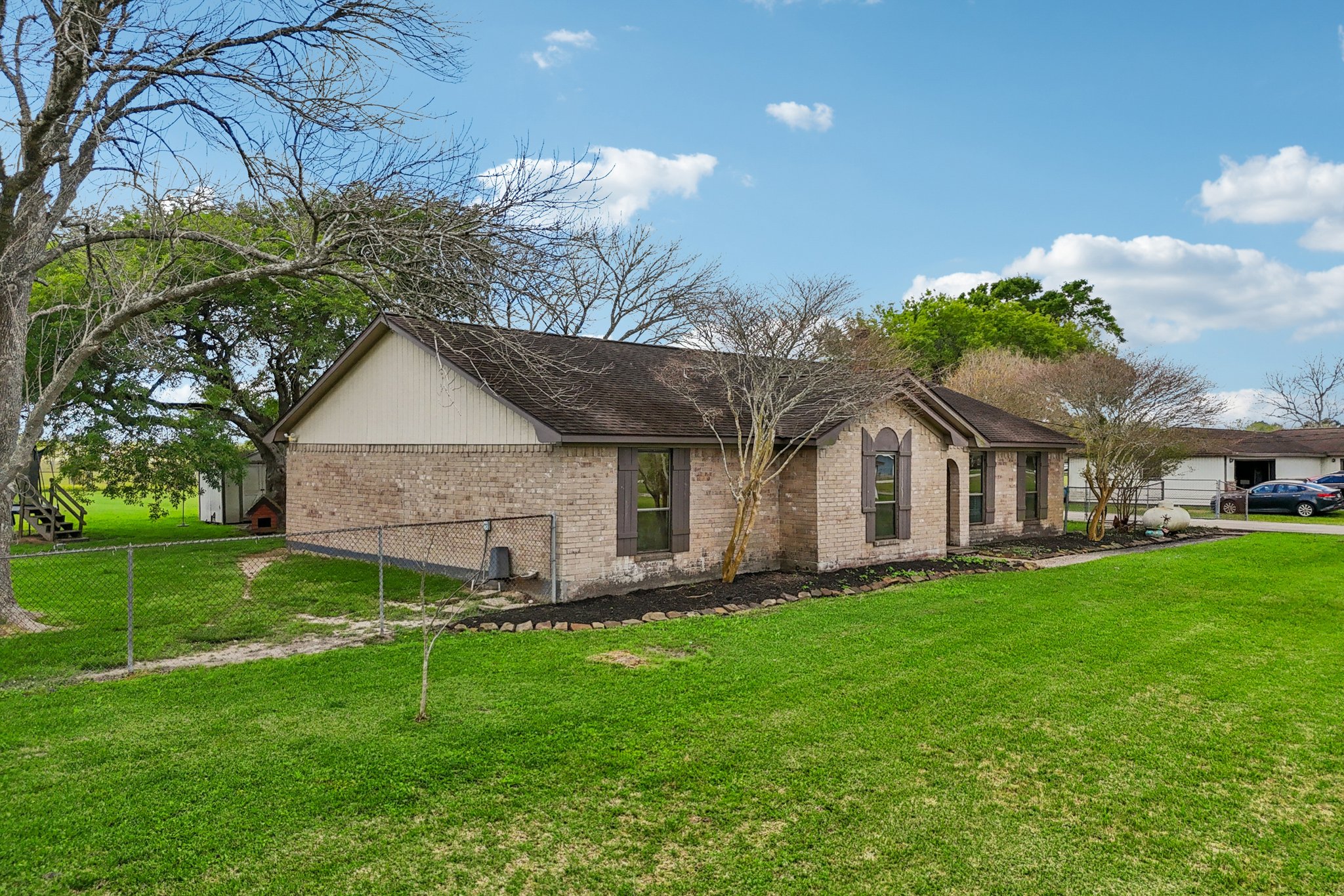 Country Side St-S2503-070.jpg