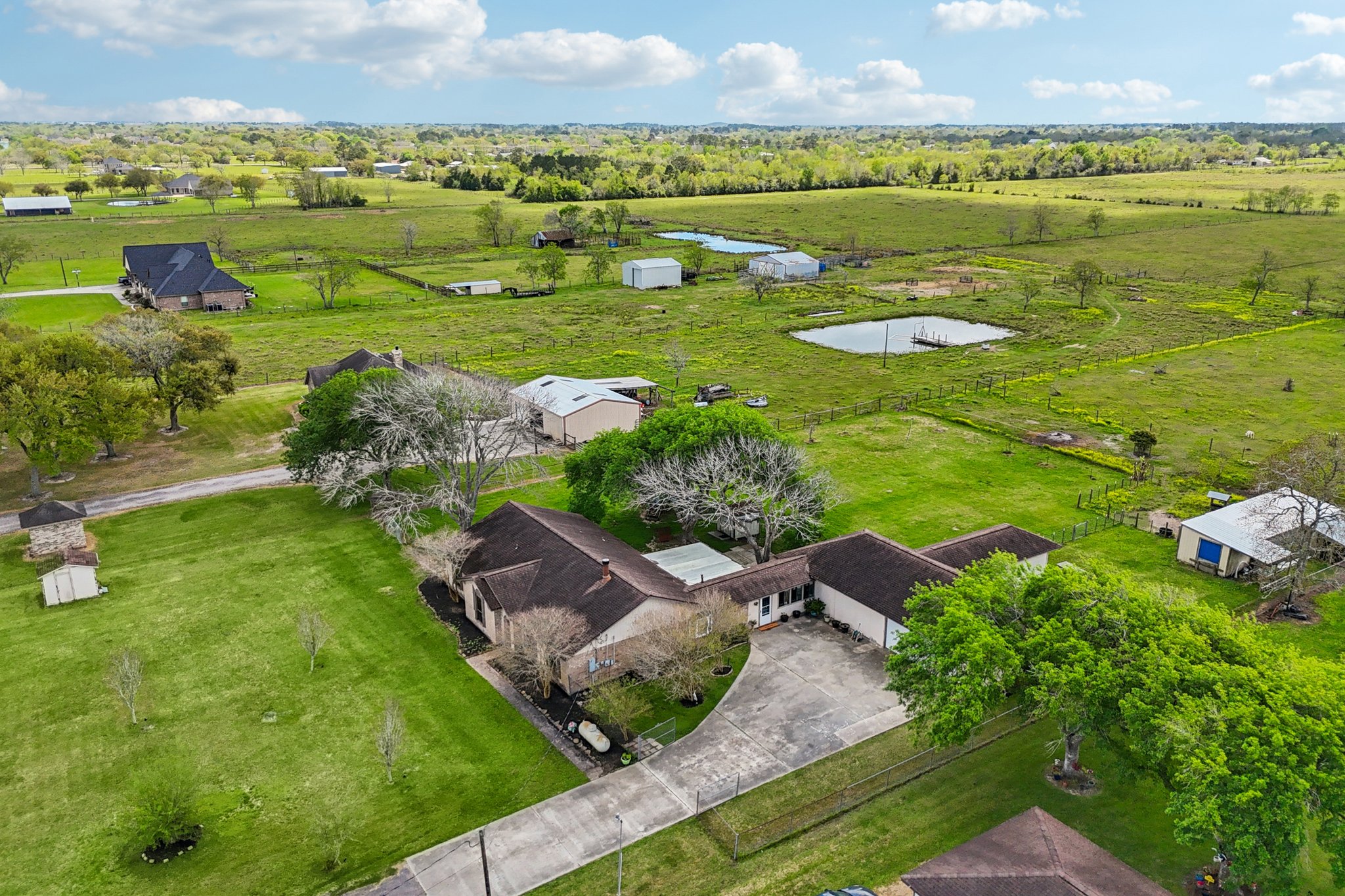 Country Side St-S2503-076.jpg