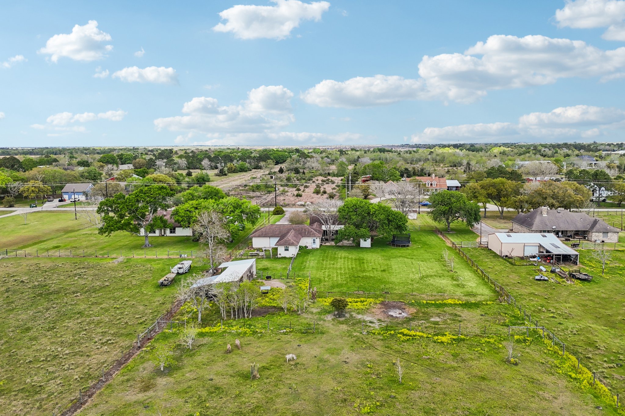 Country Side St-S2503-077.jpg