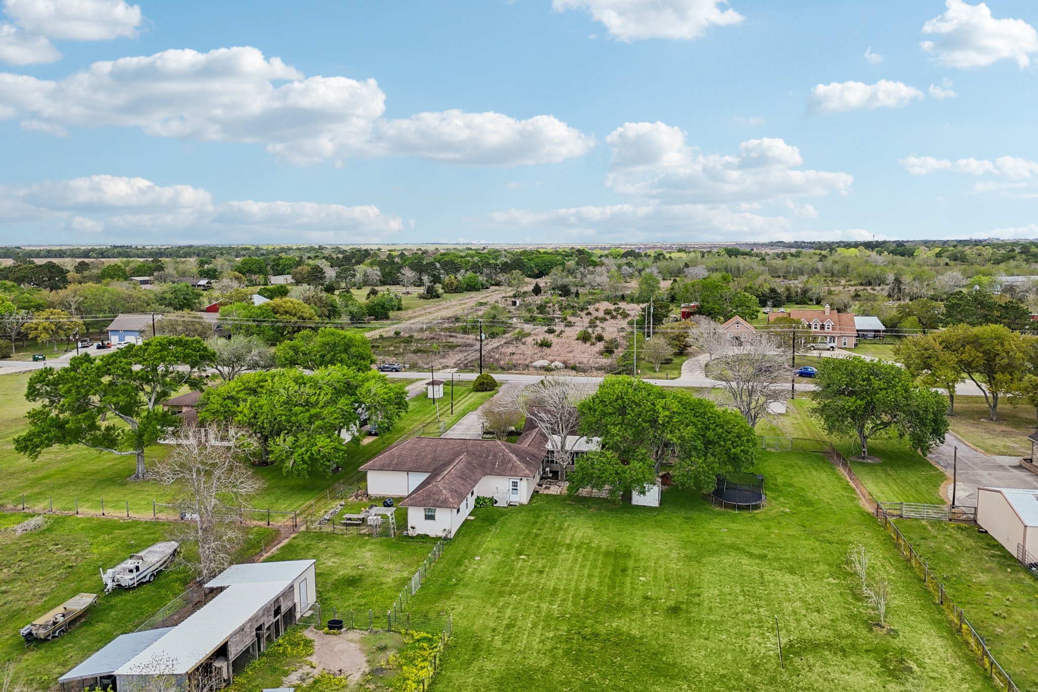 Country Side St-S2503-078.jpg