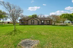 Country Side St-S2503-001.jpg