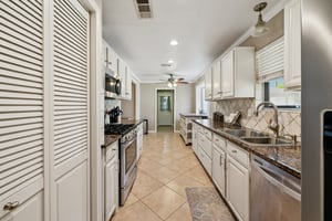 Country Side St-S2503-025.jpg