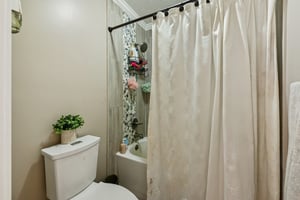 Country Side St-S2503-036.jpg