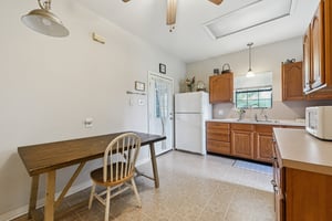 Country Side St-S2503-051.jpg