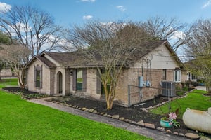 Country Side St-S2503-069.jpg