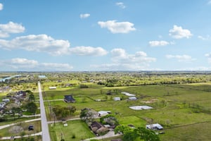 Country Side St-S2503-083.jpg