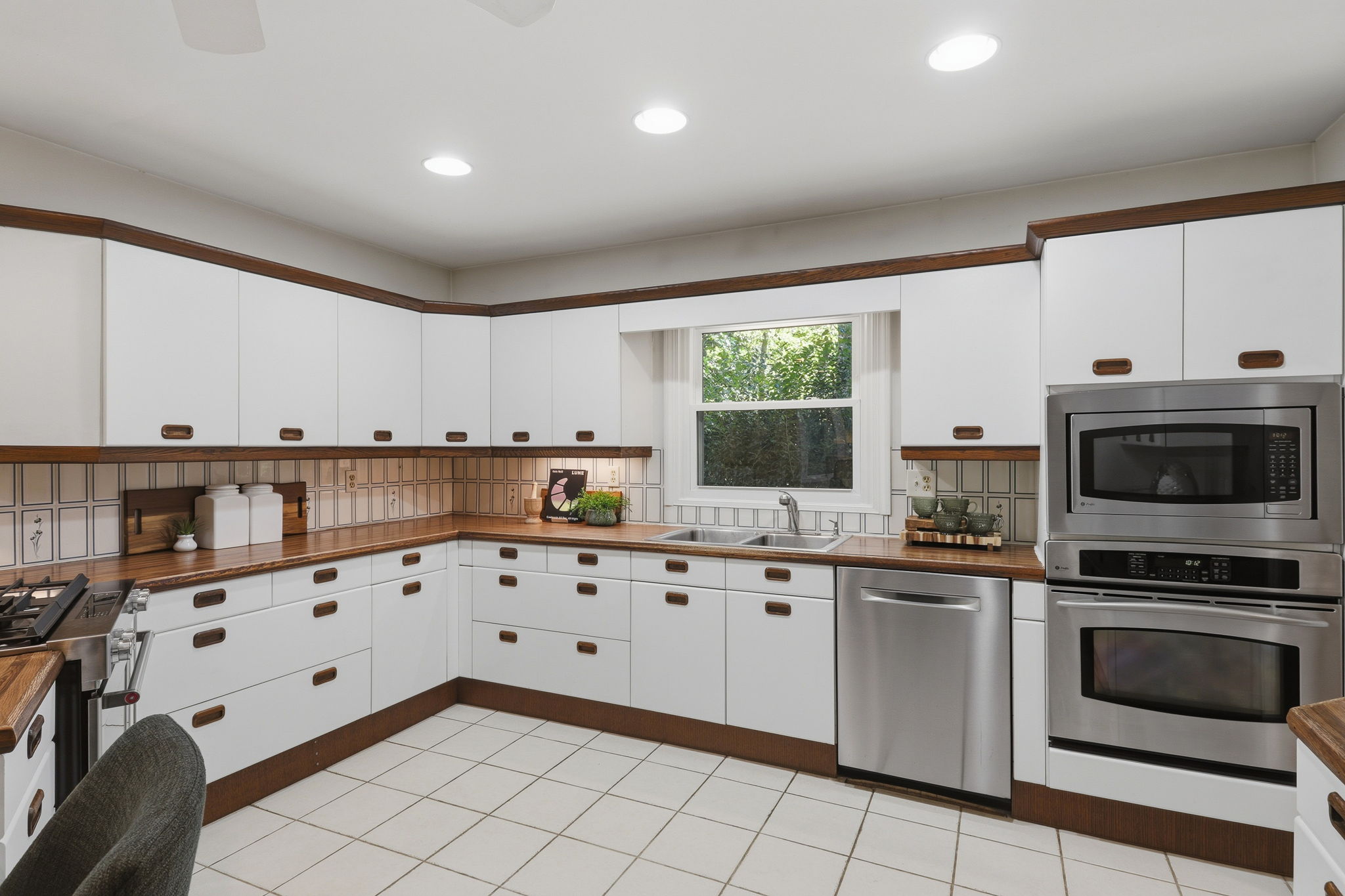 13-Kitchen